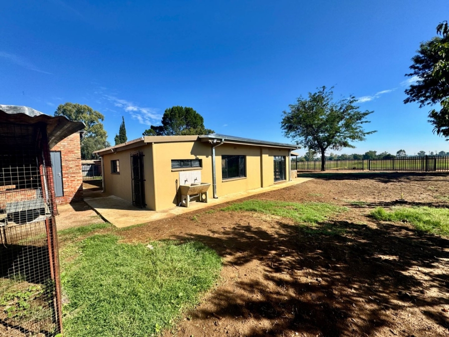 To Let Commercial Property for Rent in Wilgeboom A H North West